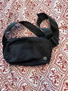 lululemon athletica Black Compact Belt Bag with Adjustable Strap